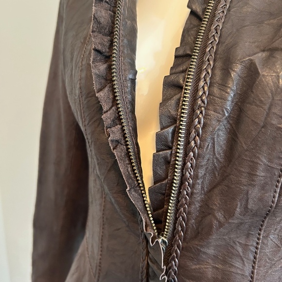 Ladie's Danier Leather Jacket Size XS - Picture 3 of 12